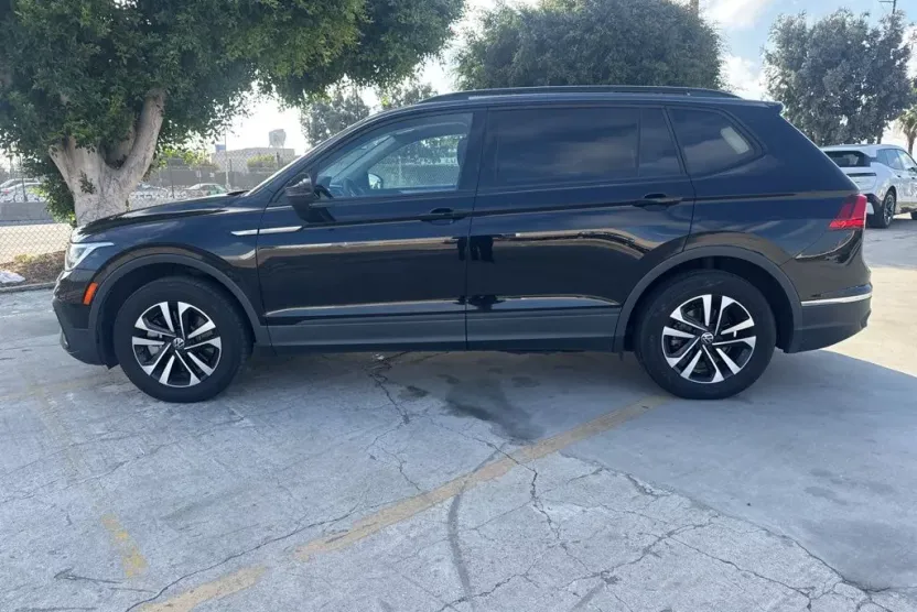 2022 Volkswagen Tiguan S photo 1