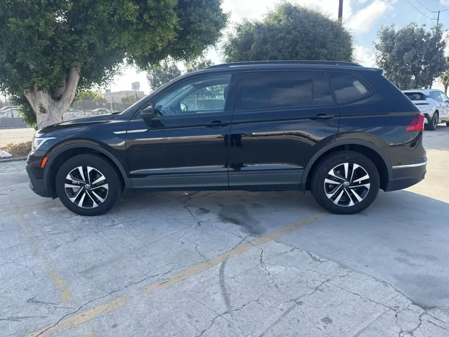 2022 Volkswagen Tiguan S photo 1