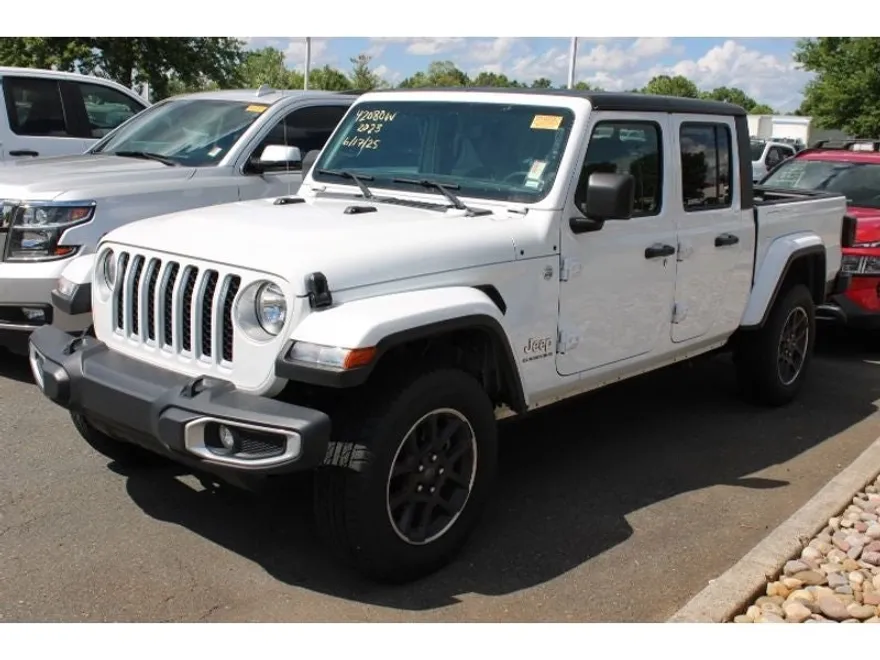 2023 Jeep Gladiator Overland photo 1