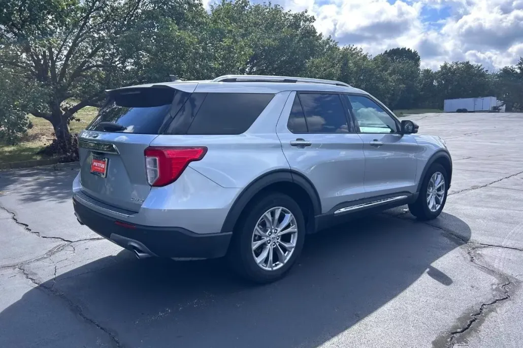 2023 Ford Explorer Limited photo 1