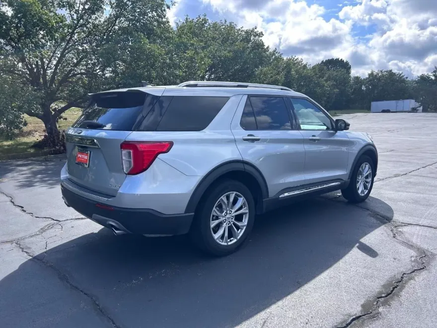 2023 Ford Explorer Limited photo 1