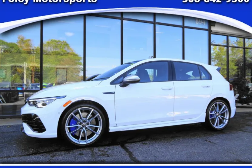 2024 Volkswagen Golf R 4Motion photo 1