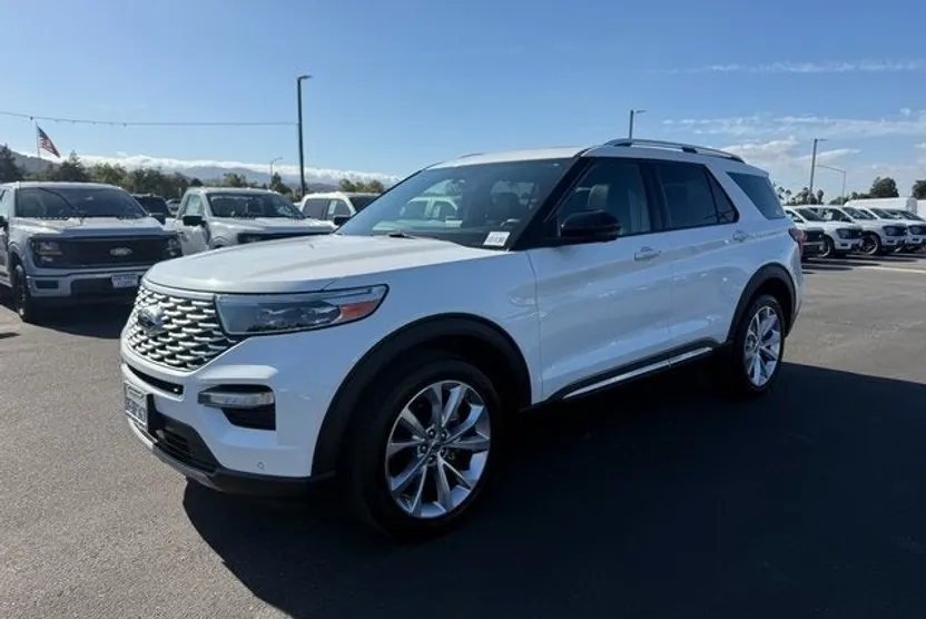 2022 Ford Explorer Platinum photo 1