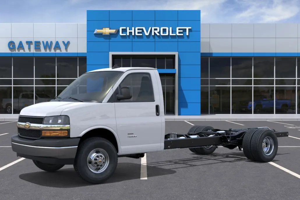 2025 Chevrolet Express 3500 Cutaway Van photo 1