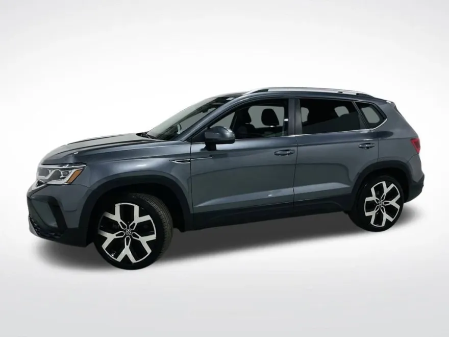 2022 Volkswagen Taos SEL photo 1