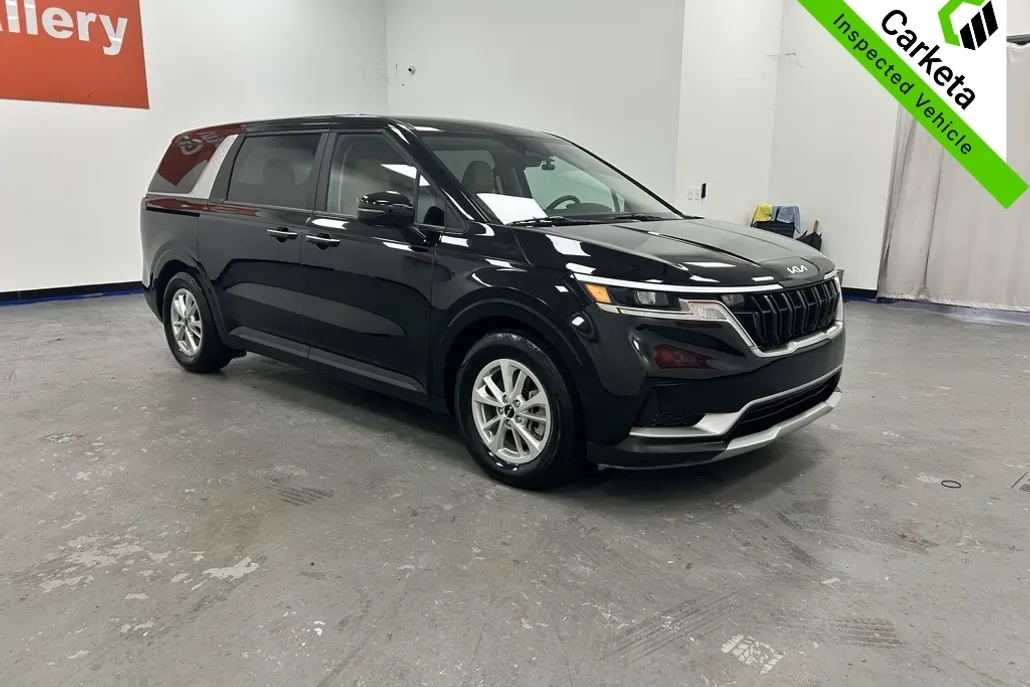 2024 Kia Carnival LX photo 1
