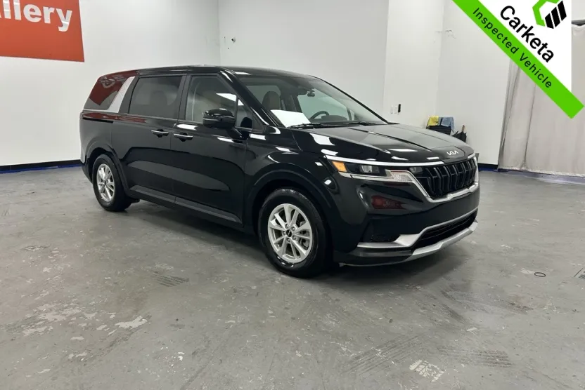2024 Kia Carnival LX photo 1