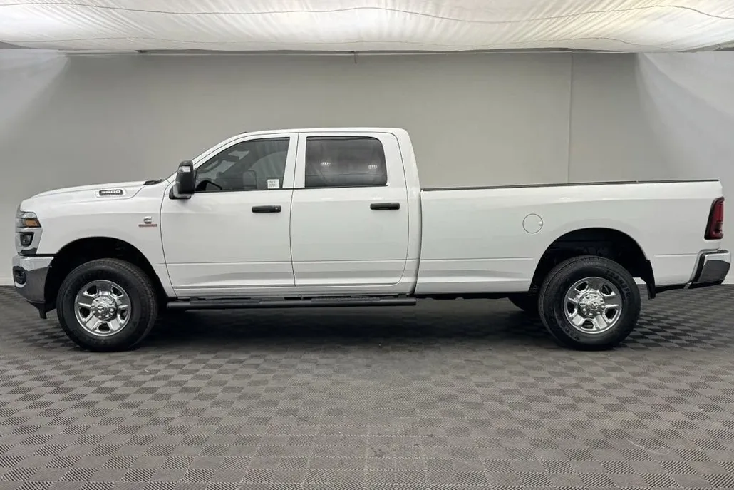 2025 Ram 3500 Tradesman photo 1