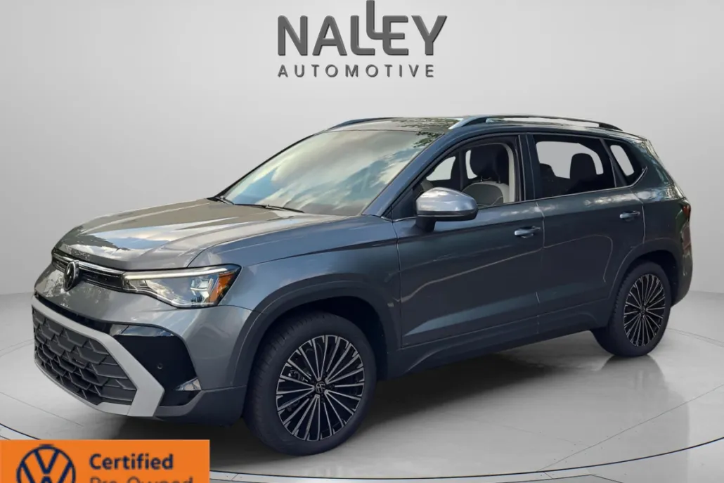 2025 Volkswagen Taos SE photo 1