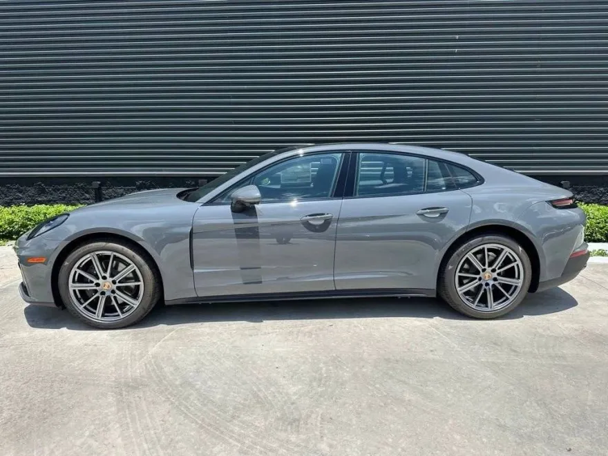2025 Porsche Panamera 4 photo 1