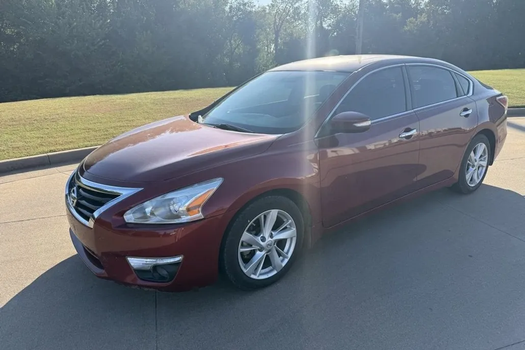 2015 Nissan Altima 2.5 SV photo 1