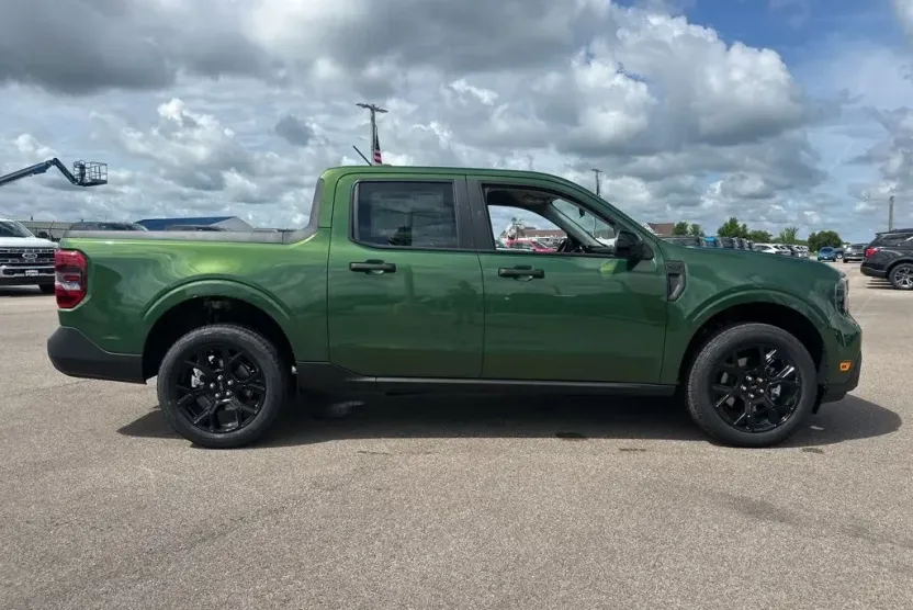 2025 Ford Maverick XLT photo 1