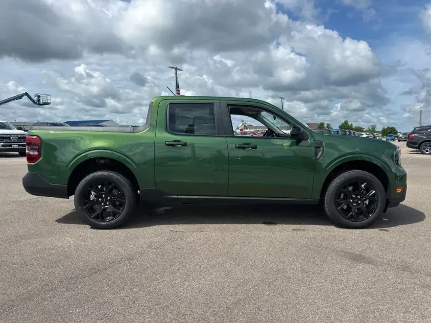 2025 Ford Maverick XLT photo 1