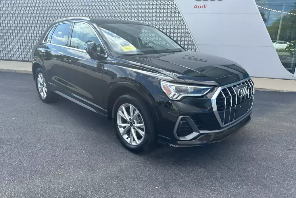 2025 Audi Q3 S line Premium photo 1
