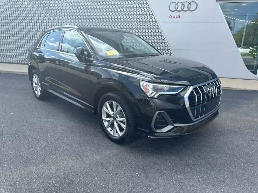 2025 Audi Q3 S line Premium photo 1