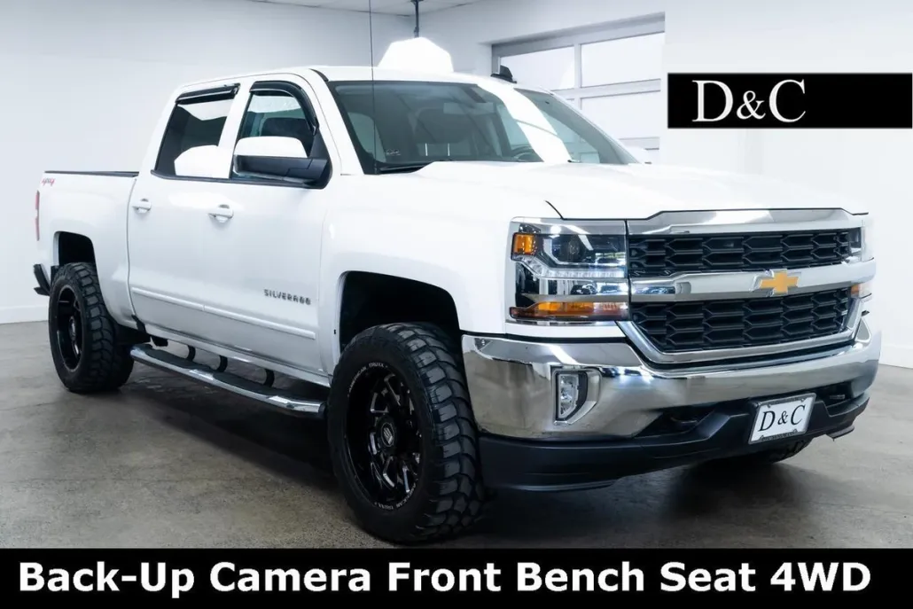 2017 Chevrolet Silverado 1500 LT photo 1
