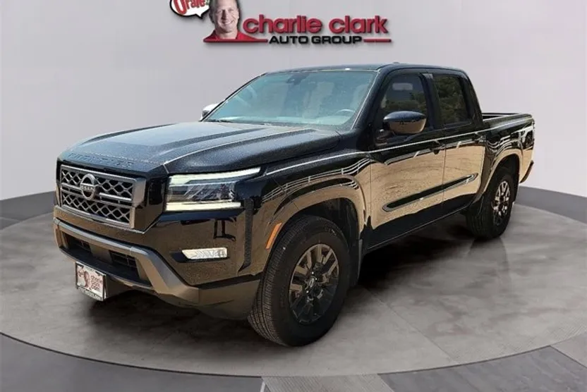 2024 Nissan Frontier SL photo 1