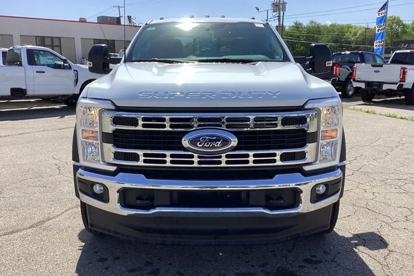 2024 Ford F-550 photo 1