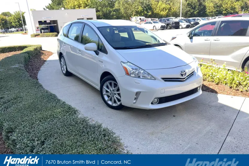 2014 Toyota Prius V Five photo 1