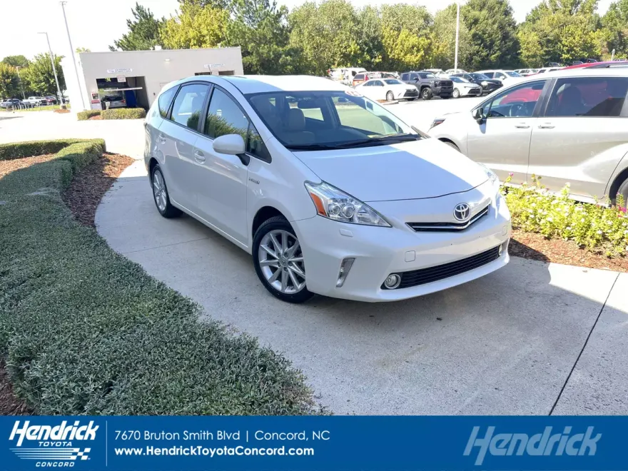 2014 Toyota Prius V Five photo 1