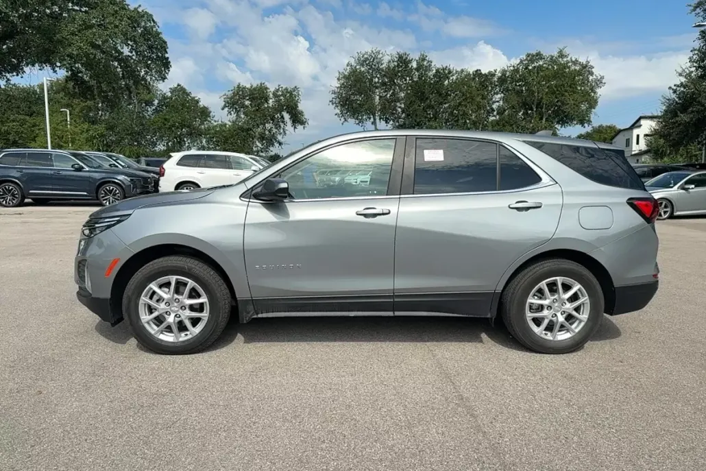 2023 Chevrolet Equinox LT photo 1