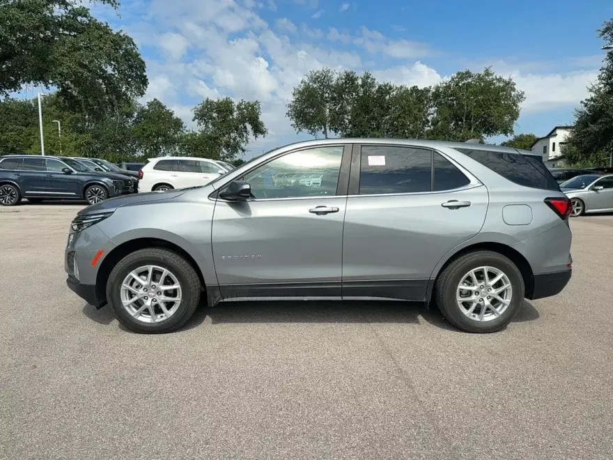2023 Chevrolet Equinox LT photo 1