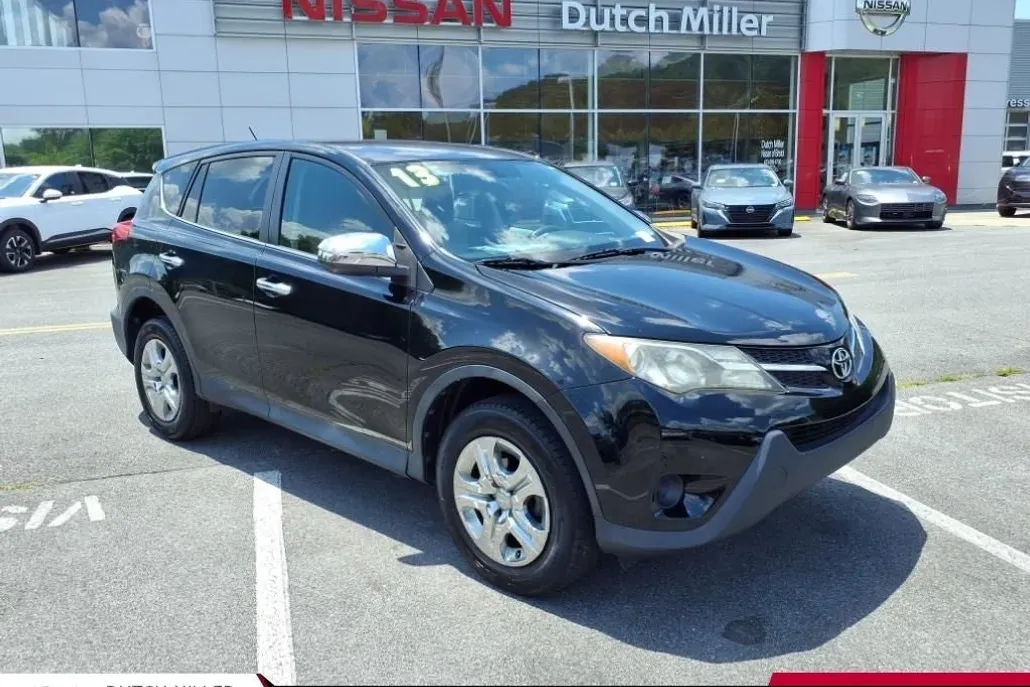 2013 Toyota RAV4 LE photo 1