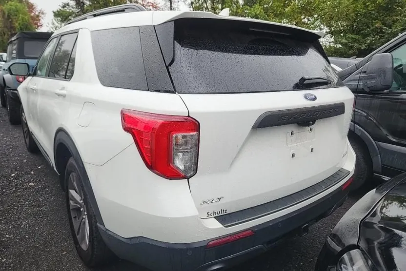 2022 Ford Explorer XLT Sport photo 1