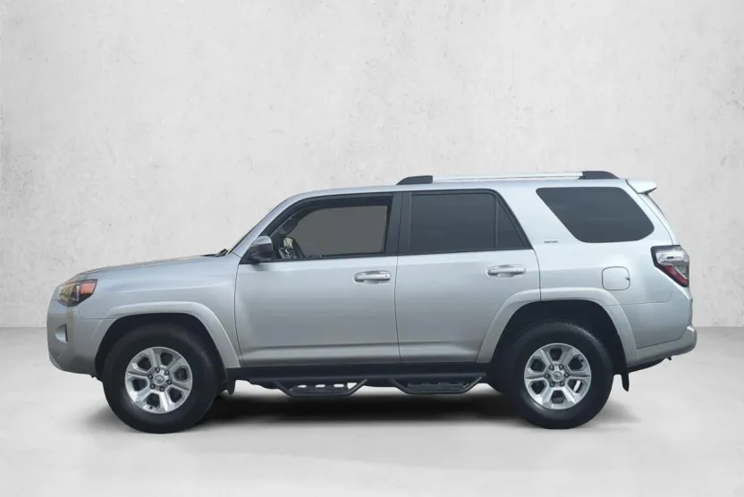 2022 Toyota 4Runner SR5 photo 1