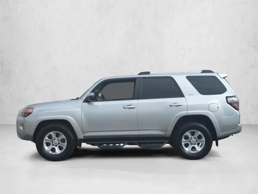 2022 Toyota 4Runner SR5 photo 1