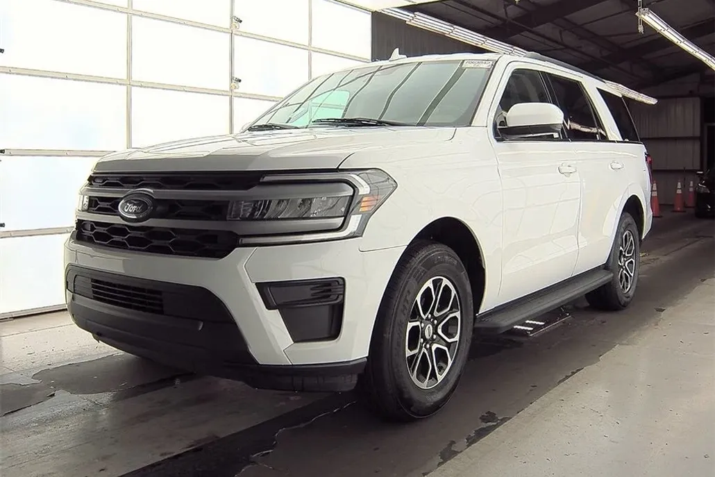 2022 Ford Expedition XLT photo 1