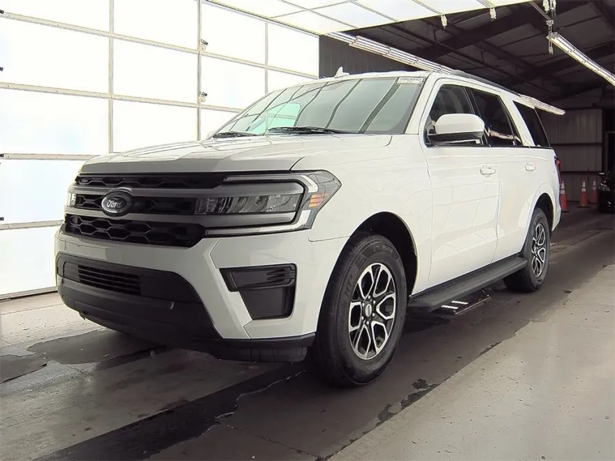 2022 Ford Expedition XLT photo 1