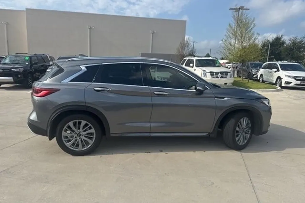 2023 Infiniti QX50 Luxe photo 1