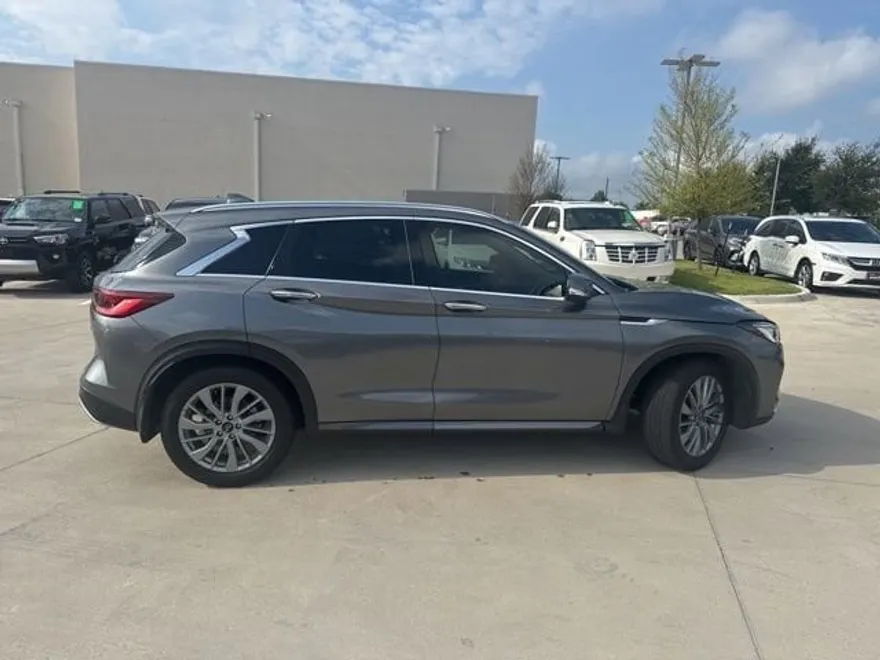 2023 Infiniti QX50 Luxe photo 1