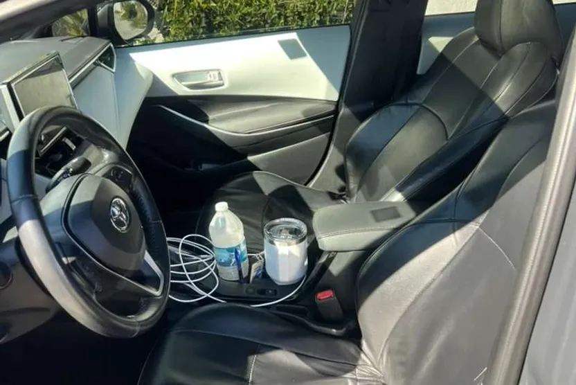 2023 Toyota Corolla SE photo 1