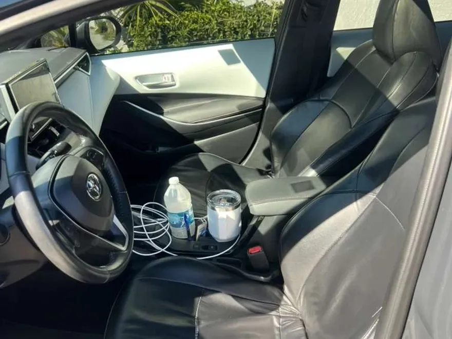 2023 Toyota Corolla SE photo 1