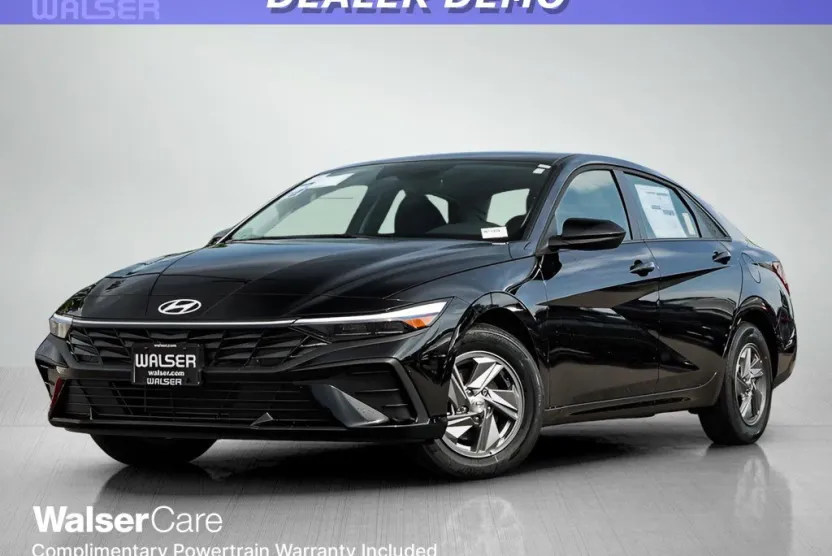 2025 Hyundai Elantra SE photo 1