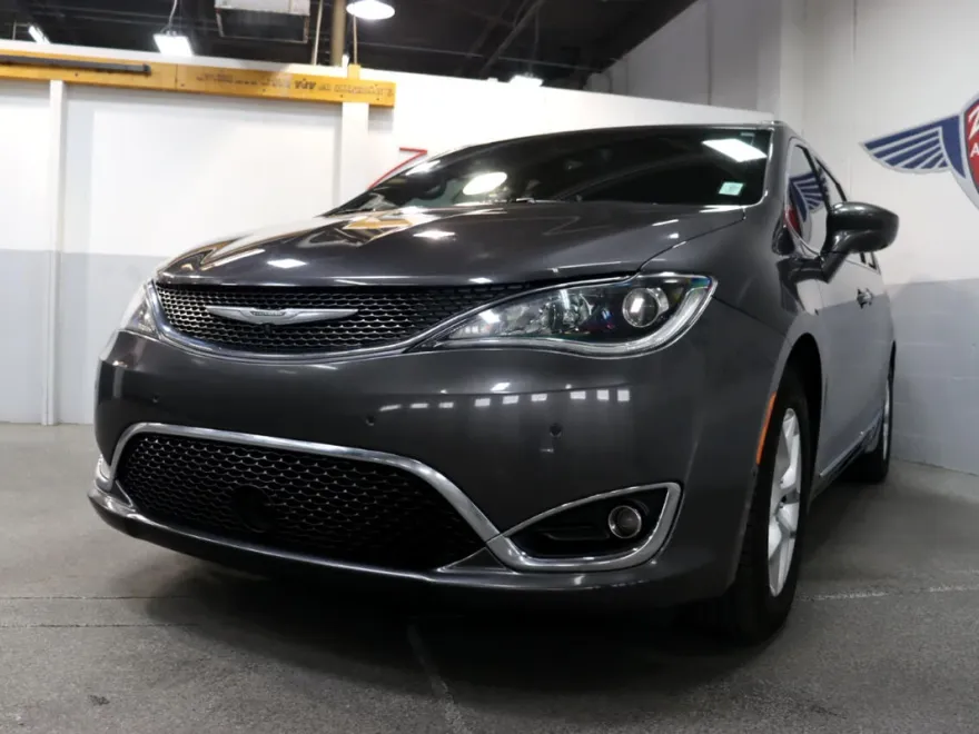2020 Chrysler Pacifica Touring L 35th Anniversary photo 1