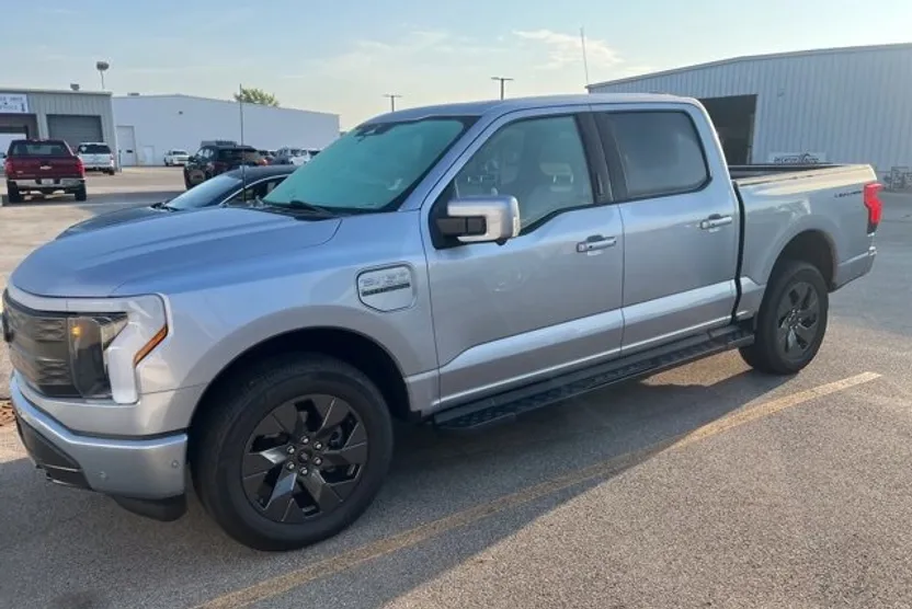 2022 Ford F-150 Lightning photo 1