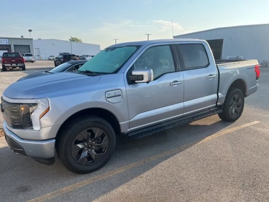 2022 Ford F-150 Lightning photo 1