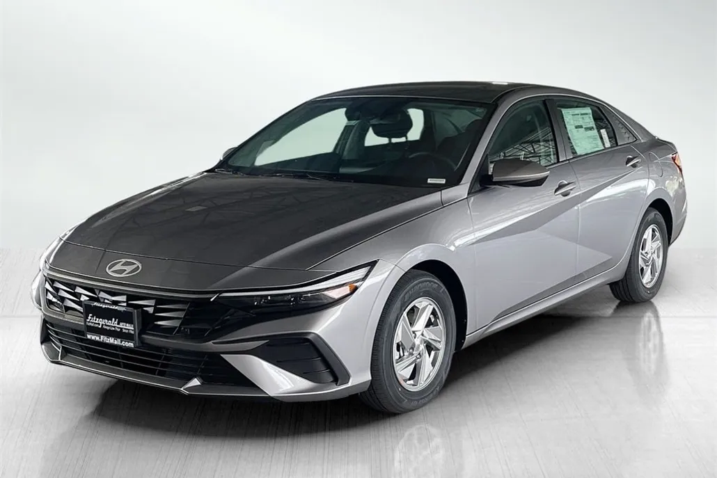 2025 Hyundai Elantra SE photo 1