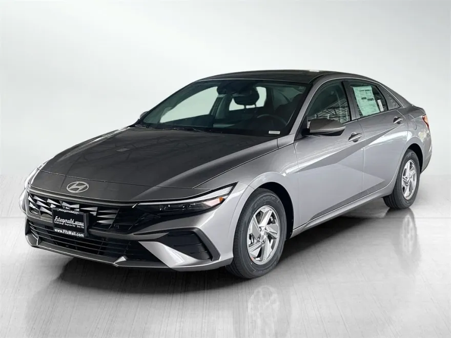 2025 Hyundai Elantra SE photo 1