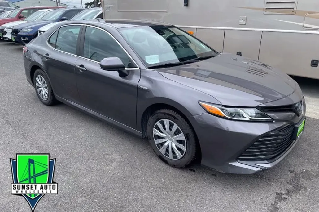 2020 Toyota Camry Hybrid LE photo 1