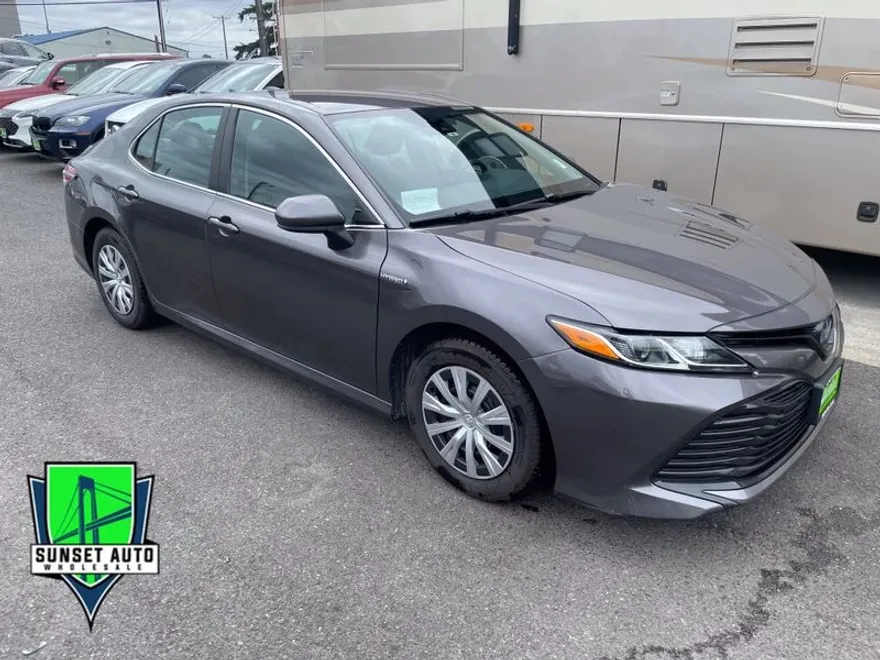 2020 Toyota Camry Hybrid LE photo 1