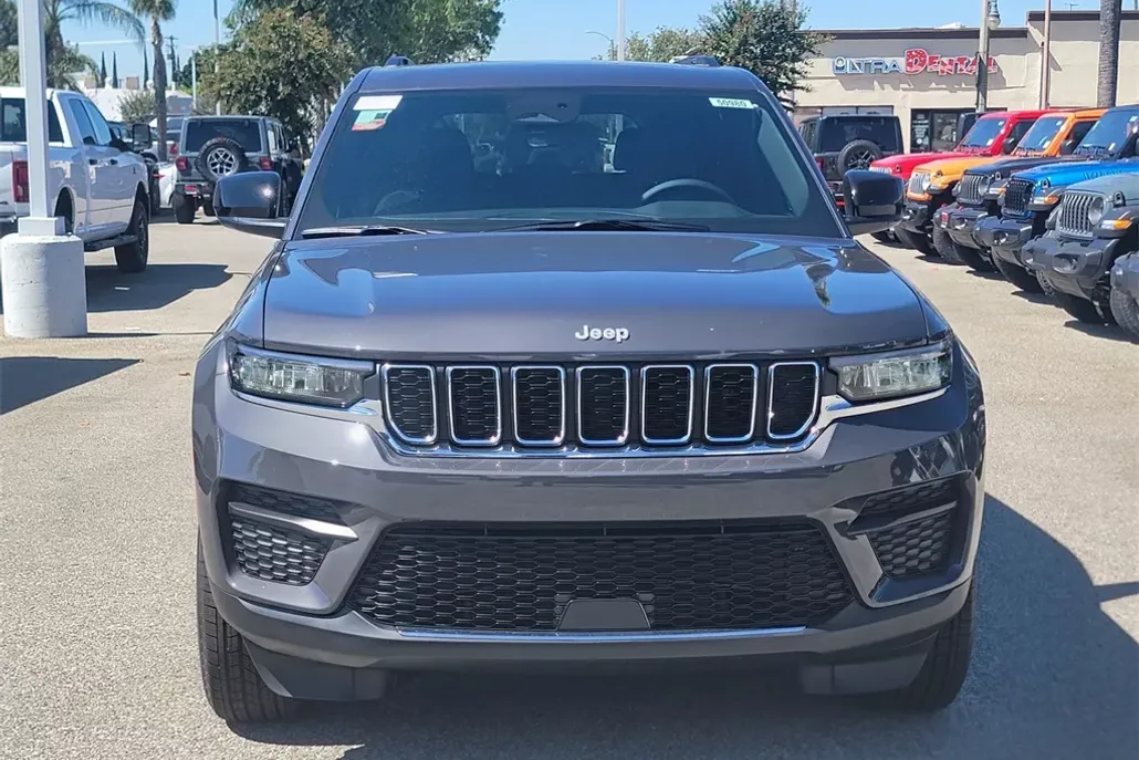 2025 Jeep Grand Cherokee Laredo X photo 1