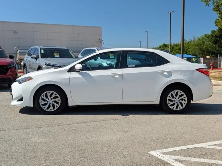 2017 Toyota Corolla L photo 1