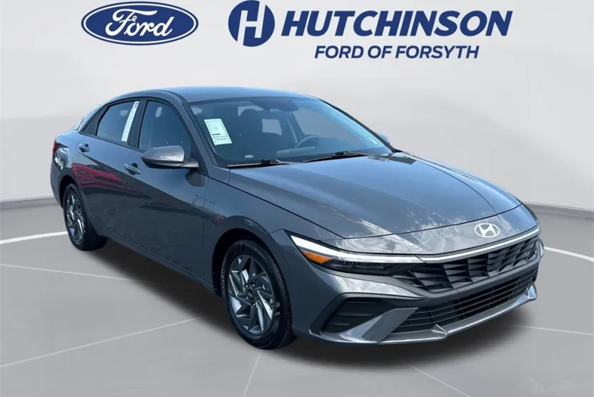 2024 Hyundai Elantra SEL photo 1