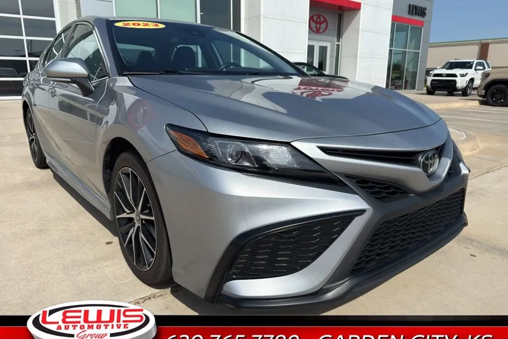 2023 Toyota Camry SE photo 1