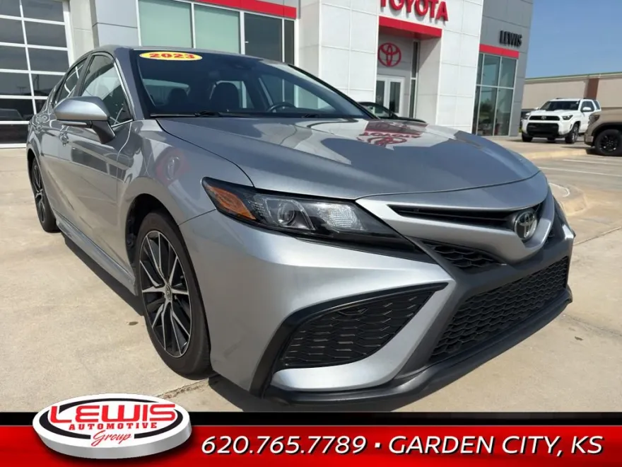 2023 Toyota Camry SE photo 1