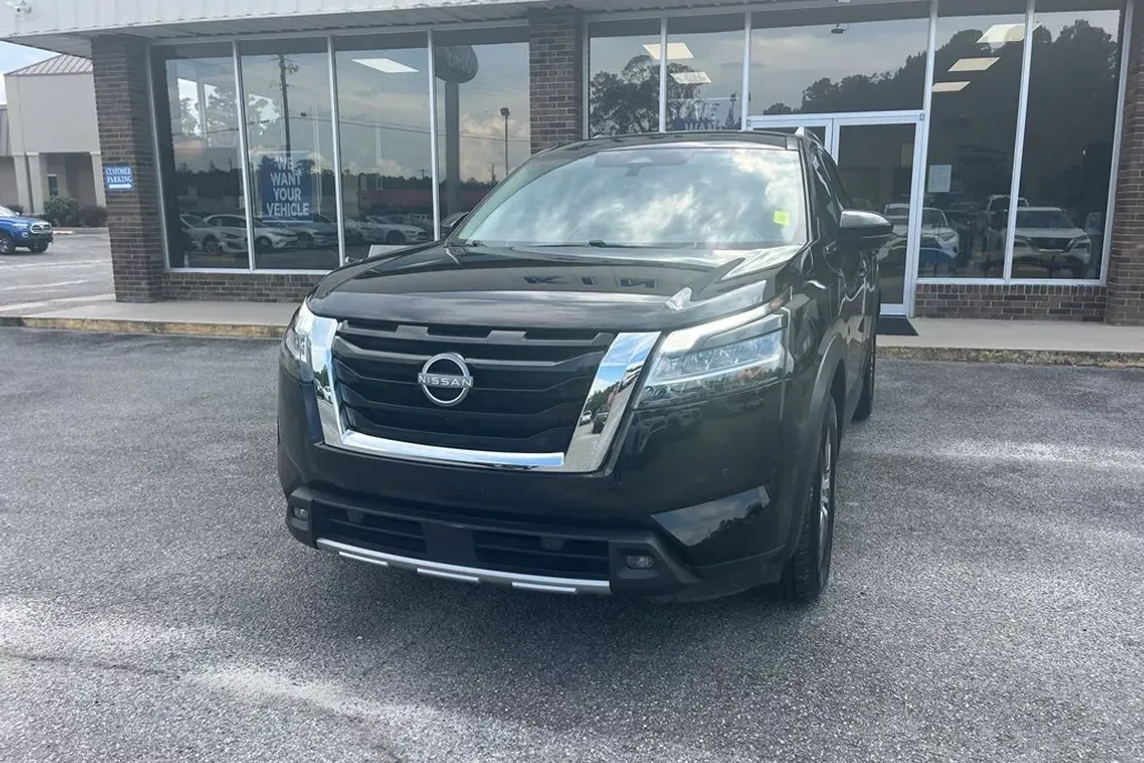 2023 Nissan Pathfinder SL photo 1